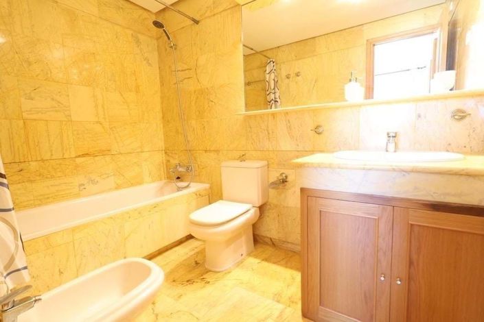 Image No.11-3 Bed Townhouse for sale