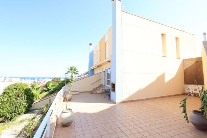 Image No.17-3 Bed Townhouse for sale