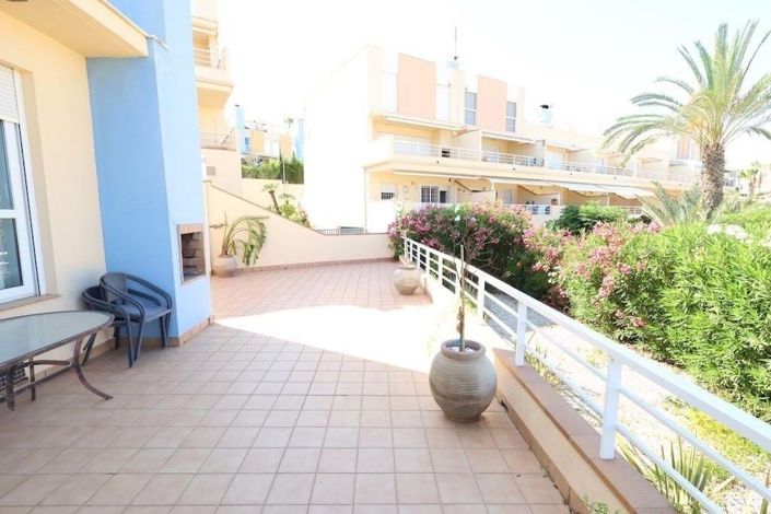 Image No.19-3 Bed Townhouse for sale