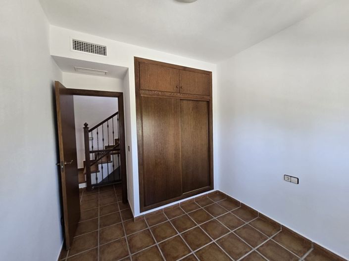 Image No.17-3 Bed Semi-Detached for sale