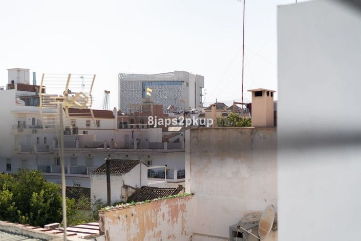 Image No.21-2 Bed Townhouse for sale