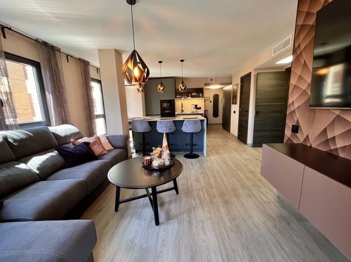 Image No.1-4 Bed Apartment for sale