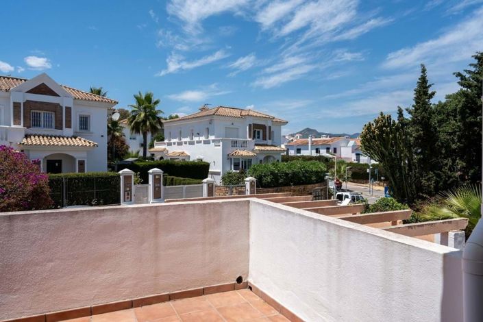 Image No.14-4 Bed Townhouse for sale