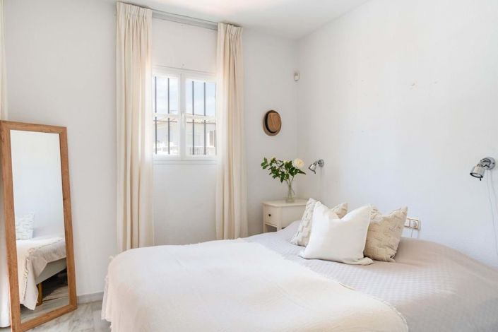 Image No.15-4 Bed Townhouse for sale