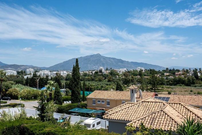 Image No.22-4 Bed Townhouse for sale