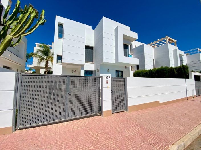 Image No.65-3 Bed Villa for sale