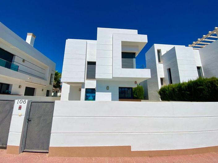 Image No.66-3 Bed Villa for sale