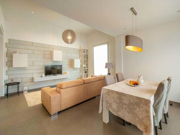 Image No.18-3 Bed Villa for sale