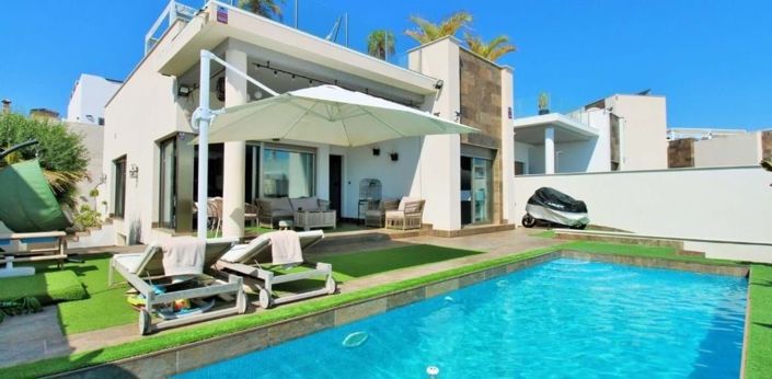 Image No.2-4 Bed Villa for sale