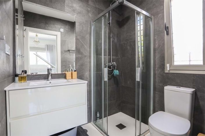 Image No.8-4 Bed Villa for sale