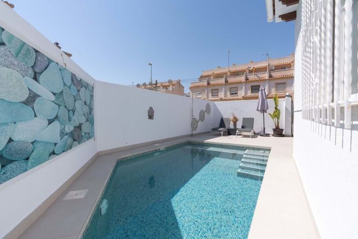 Image No.1-4 Bed Villa for sale