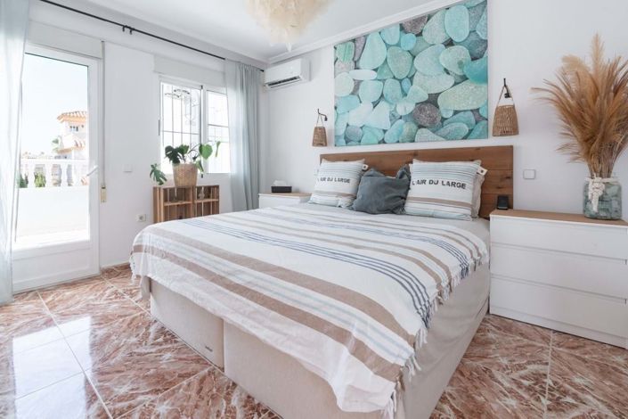 Image No.18-4 Bed Villa for sale