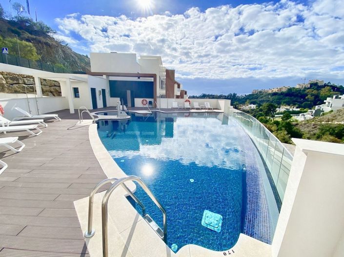 Image No.1-4 Bed Apartment for sale