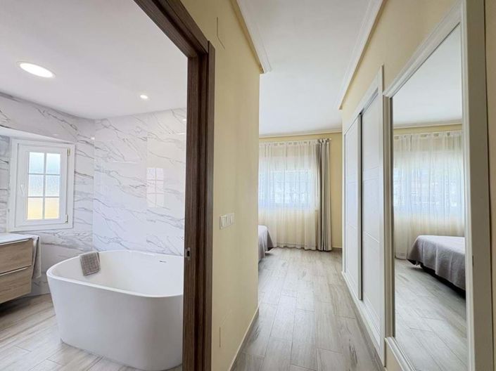 Image No.28-4 Bed Villa for sale