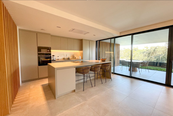 Image No.12-2 Bed Apartment for sale