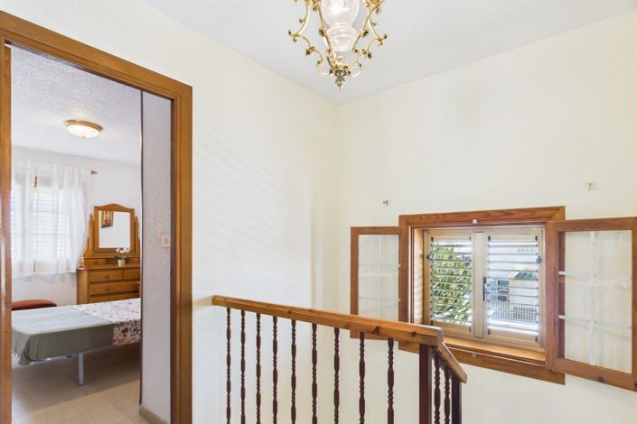 Image No.18-4 Bed Townhouse for sale