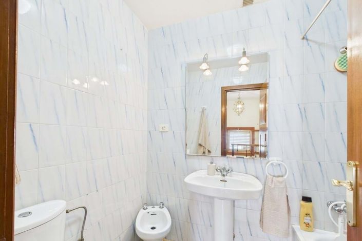 Image No.26-4 Bed Townhouse for sale