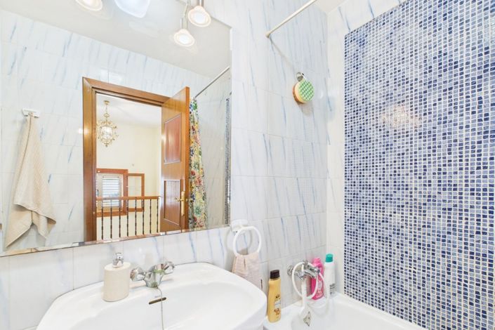 Image No.28-4 Bed Townhouse for sale