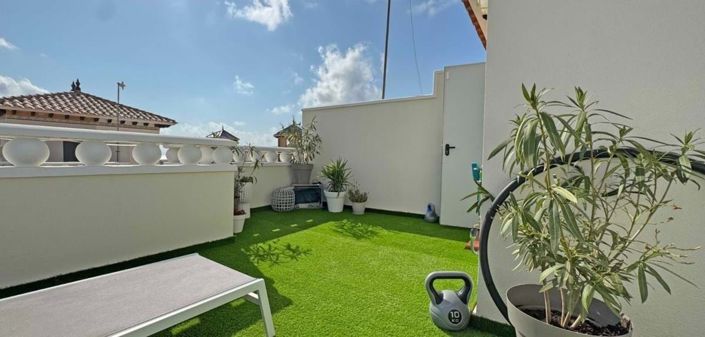 Image No.12-2 Bed Townhouse for sale