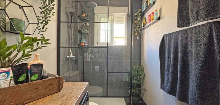 Image No.18-2 Bed Townhouse for sale