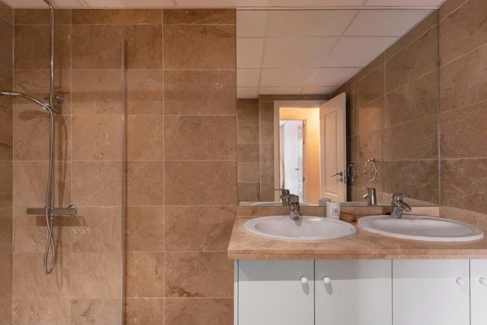 Image No.8-2 Bed Apartment for sale