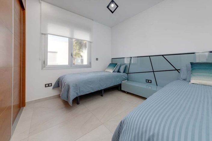 Image No.19-3 Bed Villa for sale