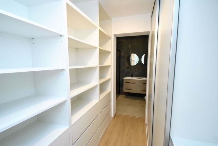 Image No.16-2 Bed Semi-Detached for sale