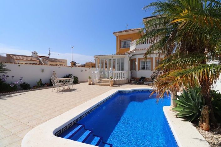 Image No.1-3 Bed Villa for sale