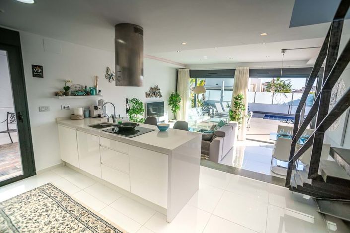 Image No.10-3 Bed Villa for sale