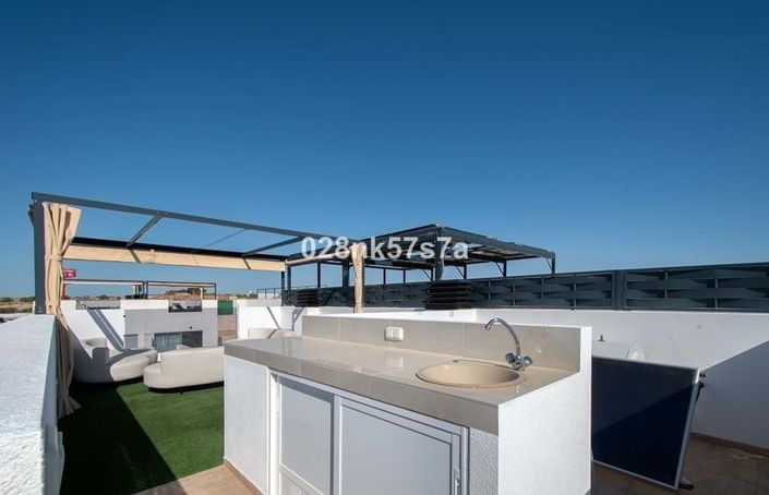 Image No.17-3 Bed Townhouse for sale