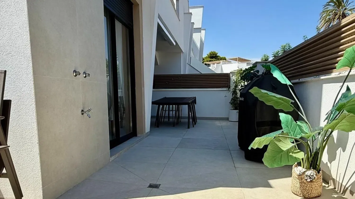 Image No.25-3 Bed Apartment for sale