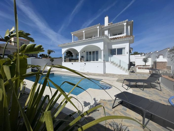 Image No.1-4 Bed Villa for sale