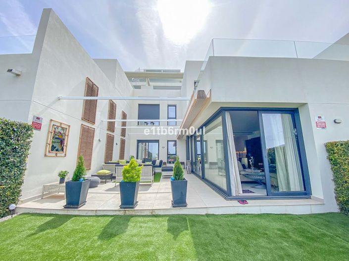 Image No.1-3 Bed Villa for sale