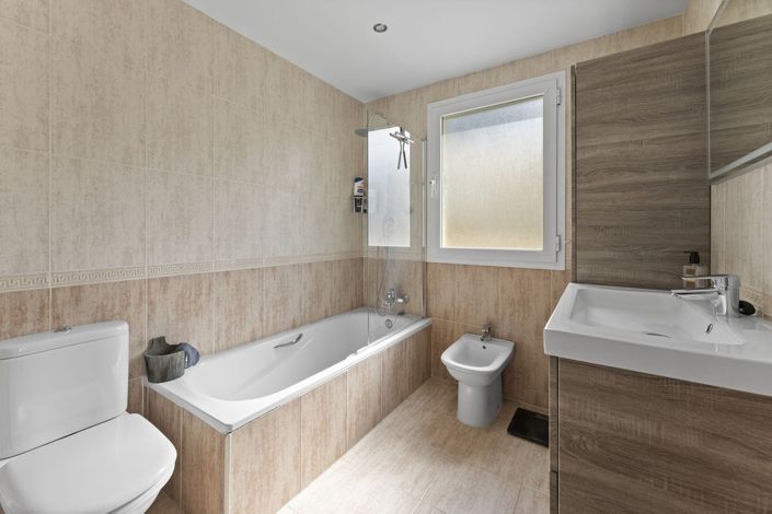 Image No.13-3 Bed Apartment for sale