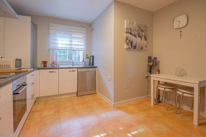 Image No.12-4 Bed Townhouse for sale