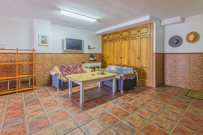 Image No.21-4 Bed Townhouse for sale