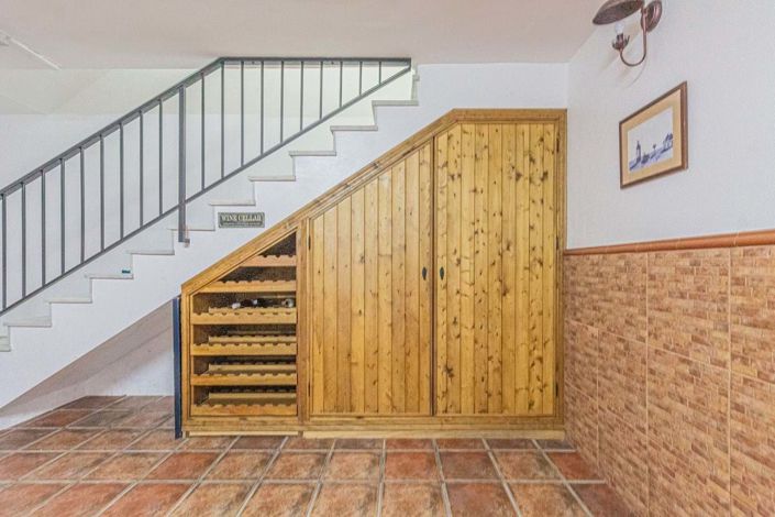 Image No.23-4 Bed Townhouse for sale