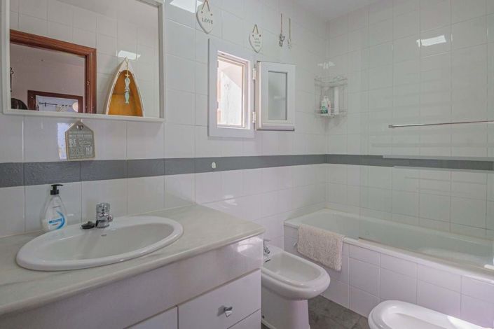 Image No.26-4 Bed Townhouse for sale