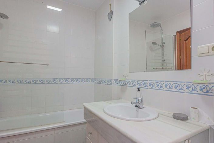 Image No.30-4 Bed Townhouse for sale