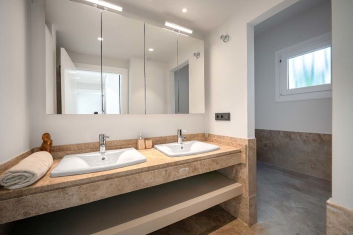 Image No.31-3 Bed Townhouse for sale