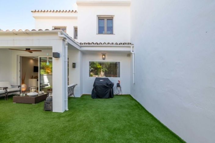 Image No.37-4 Bed Townhouse for sale