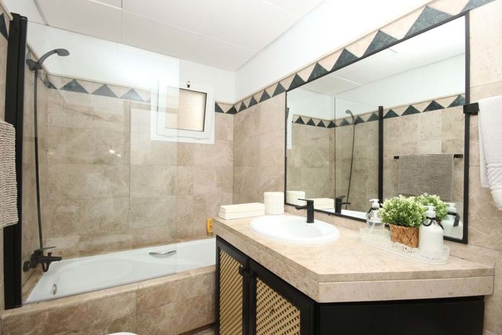 Image No.15-3 Bed Apartment for sale