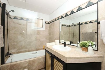 1447-635662-78d1f4f8b6655591b02d22fabb36a692d