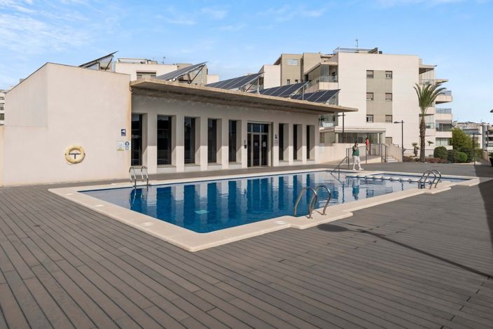 Image No.1-4 Bed Apartment for sale