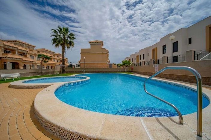 Image No.1-3 Bed Villa for sale