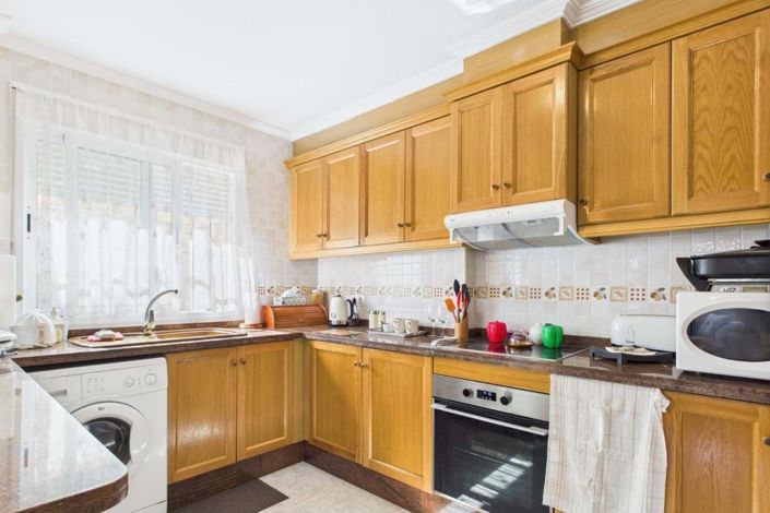 Image No.11-2 Bed Townhouse for sale