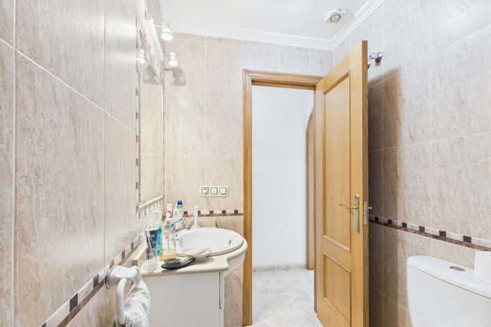 Image No.17-2 Bed Townhouse for sale