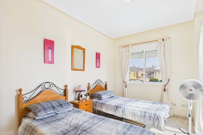 Image No.19-2 Bed Townhouse for sale