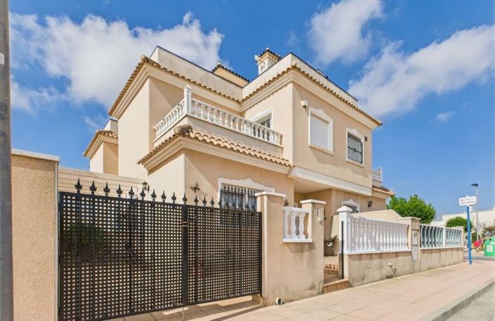 Image No.2-2 Bed Townhouse for sale