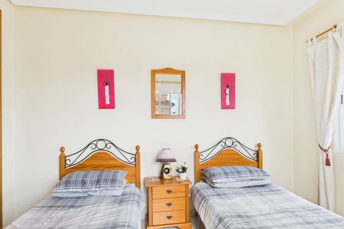 Image No.20-2 Bed Townhouse for sale